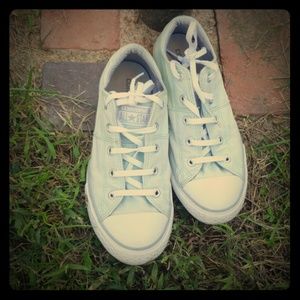 Girls Converse Size 4